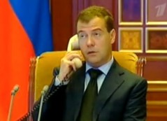 Medvedev ringer Putin