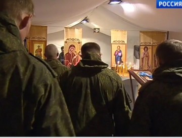 Ryska soldater firar jul i tältkyrka i Syrien.