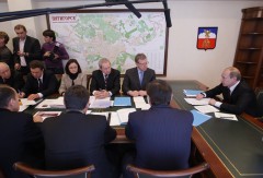 Putin i Pjatigorsk, Chloponin med ryggen mot kameran. Foto: premier.gov.ru.